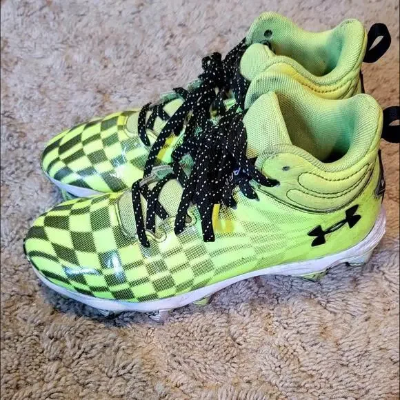 UnderArmour Football Cleats - Picture 2 of 6